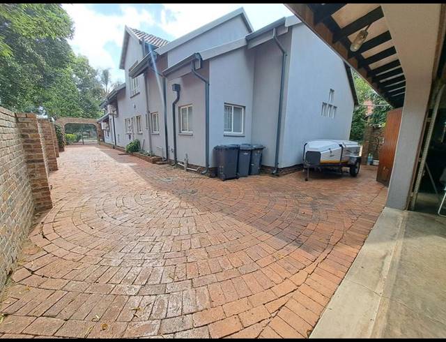 6 BEDROOM HOUSE FOR SALE IN ELDORAIGNE